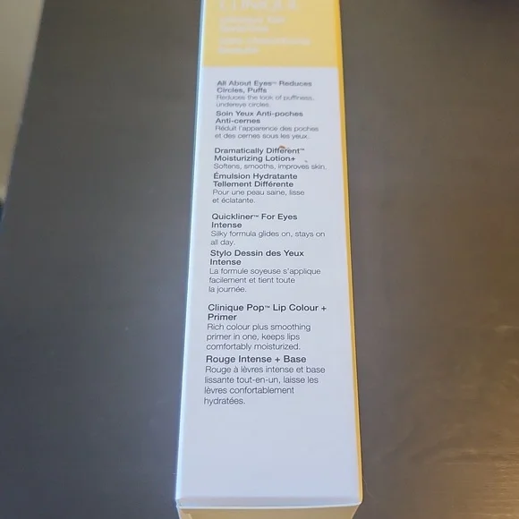 Clinique 4 pc. Makeup and skincare set - Picture 4 of 4